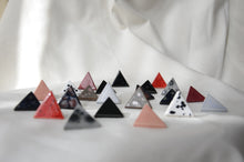 Cargar imagen en el visor de la galería, Triángulo pequeño